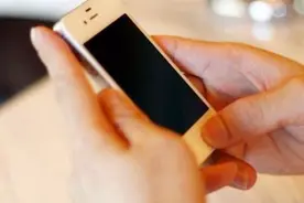 孕妇玩手机会让胎儿长胎记？手机辐射会伤害胎儿？是谁在瞎说？