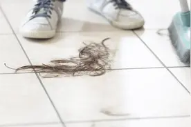 满屋子头发难清理，学会这个小妙招，保证家里一根发丝都没有