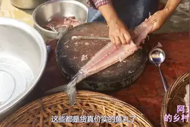 实拍茂名农村鱼丸的制作过程，原来方法如此简单，看后自己都会了