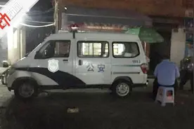 广西南宁一男子持刀伤9人：点燃自家出租屋 已被抓获归案视频封面