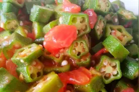 秋葵新吃法，加个西红柿简单一做，鲜香美味，去饭店都吃不到！