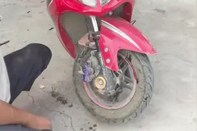 电动车修理，油刹车经常抱死你知道什么原因吗？师傅教你排除故障视频封面