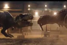 侏罗纪世界2食肉牛龙两次对战霸王龙，瞬间一决高下