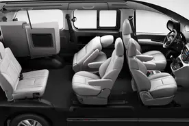 5.2米国产MPV！轴距超3米带侧滑门，座椅360°旋转，不到10万块！