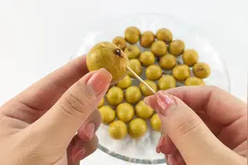 桂圆剥皮去核只需一招轻松搞定，水果店老板告诉我的绝招，很实用