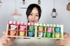 妹子试吃“迷你茶杯星星糖”，用这杯子喝水，我估计能喝20杯