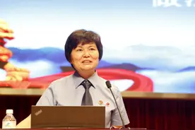 听杭州学军中学法治副校长咋和同学解释“宝马男被反杀案”？图片