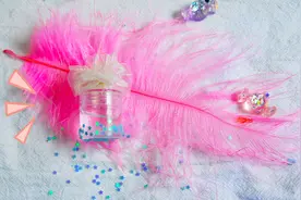 DIY独角兽的眼泪润唇膏，非常仙气，开学送给同学最好的礼物