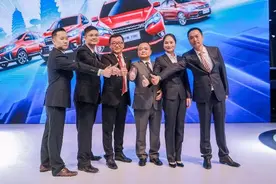 东风启辰“中国汽车大脑”战队 亮相2018成都国际车展图片