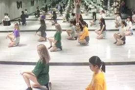 金请夏《love U》，旋律响起，单循环！