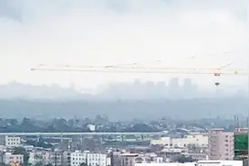 难得一见海市蜃楼：广东惠州雨天半空现高楼视频封面