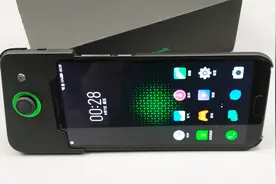 黑鲨手机开箱，苍穹灰原来是这样的颜色，安兔兔它凭什么是第一？视频封面