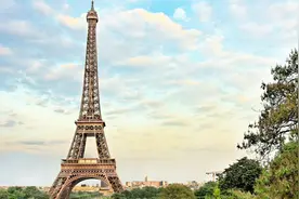 为什么晚上的埃菲尔铁塔不能拍照？