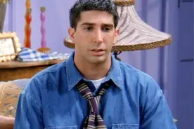 请稍等：wait a minute很实用简单句！罗斯听不下去诉苦等待