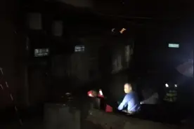 珠江水倒灌！广州多个街道社区居民被困，危急时刻他们出现了视频封面
