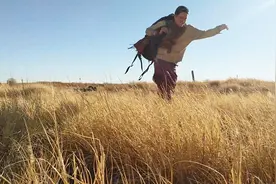 在澳洲一起完成3000公里自驾后，两位外国友人这么和我道别