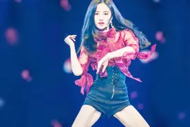 被誉为“4千年一遇美少女”，鞠婧祎3首实力歌曲！简直心动了！