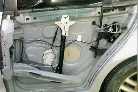 用力关车门真的会造成伤害？老司机说了实话，别再被骗了视频封面