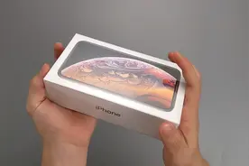 首批量产iPhone XS开箱，售价8699元的手机，到底值不值得买？视频封面