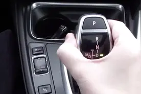 自动挡换挡，一定要踩刹车吗？很多老司机都不懂视频封面