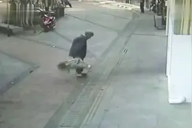 我不是来要钱的！92岁大爷进店卖葱，店主不需要却“高价”买下！视频封面