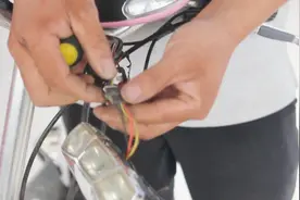 电动车更换仪表大灯，只需要接三根线就行，学会这点自己也能换视频封面