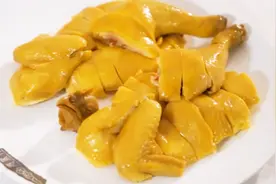 行政总厨教你白切鸡砍鸡刀法和排盘，讲得很详细，新手一看就会！