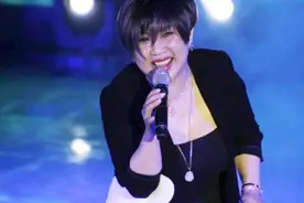美女一首《山河》高潮唱的撕心裂肺，千百年断不了儿女情长