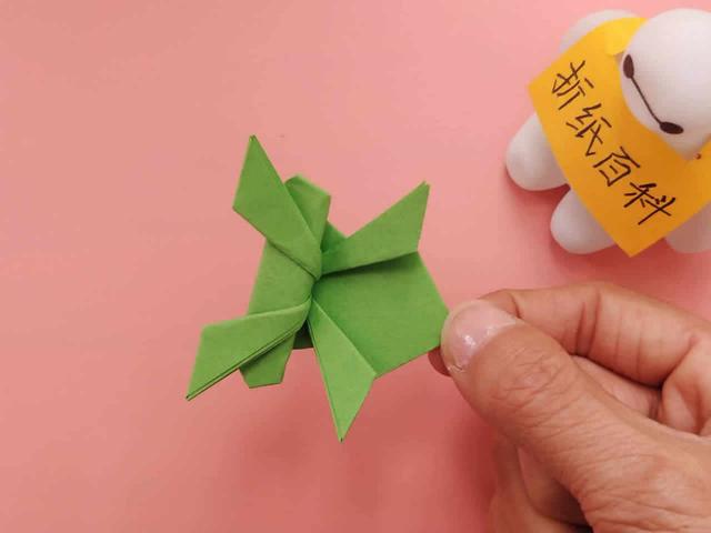 可以弹跳的青蛙折纸，简单几步就做好，手工DIY折纸图解教程