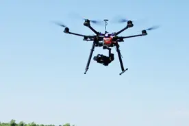 月入三万，单干三个月能挣二十万 无人机驾驶员原来这么吃香视频封面