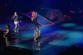 “我知道你心里的感受，我也曾经和你一样”这首歌曾唱哭千万人