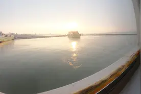 大鹏坐长途大巴去海南 中途要下车坐船横渡琼州海峡