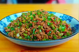 这道家常碎肉芹菜，既简单又好吃，有了它，米饭要遭殃