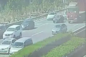 国庆长假第一天：上海多条高速出现拥堵 车龙最长超8公里视频封面