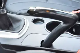 老司机来告诉你，电子手刹和机械手刹区别在哪里，哪个更安全可靠视频封面