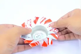 变废为宝：易拉罐手工DIY，居然还能做出这么漂亮的烟灰缸来！视频封面