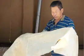 陕西大爷做世界上最早的“方便面”，用汤一浇就能吃，劲道又美味视频封面