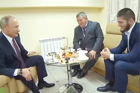 普京接见在美群殴的俄格斗明星：他们将付出“地狱般”的代价！视频封面