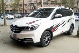 朋友不听劝非要买宝骏730，开半年后悔了，太费油不想开了