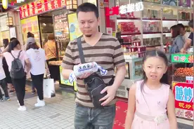 上海城隍庙，买了一个“超大的大白兔奶糖”，打开后发现被坑惨了视频封面