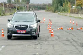 2019款斯巴鲁森林人操控怎么样？和本田CRV做个麋鹿测试就知道了