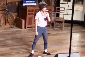 庞麦郎开演唱会，一共来了7个观众，场面一度尴尬，23333视频封面