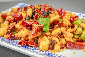 厨师长详细讲解鸡丁上浆过程，做出来的”辣子鸡丁“香酥滑嫩