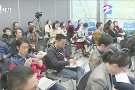阿里巴巴钉钉揭开“浙政钉”神秘面纱与教育、医疗行业深度合作视频封面