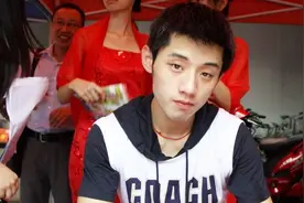 张继科怎么了？先是取关刘国梁，随后参加商演未能出席国乒大会视频封面