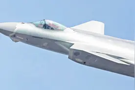 歼20机身为什么越变越浅？原来有高科技加持，隐身能力更上一层楼