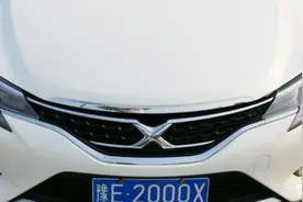 汽车车漆被划伤该如何处理？老司机教你怎么做，省得花冤枉钱视频封面