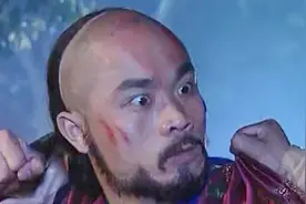大汉被人拍肩，反手就是一拳，血的教训，不要随便拍人肩膀视频封面