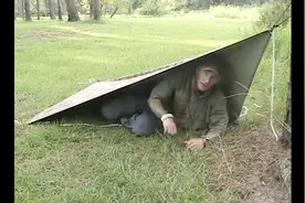 简单的军用简易帐篷，可以在紧急情况下快速搭建视频封面