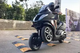 11.68万元，逼格高价格贵，标致全进口三轮踏板竟然和宝马一个价视频封面